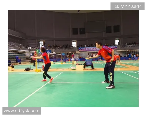 广州羽毛球队与重庆羽毛球队赛后复盘团队协作分析与经验总结